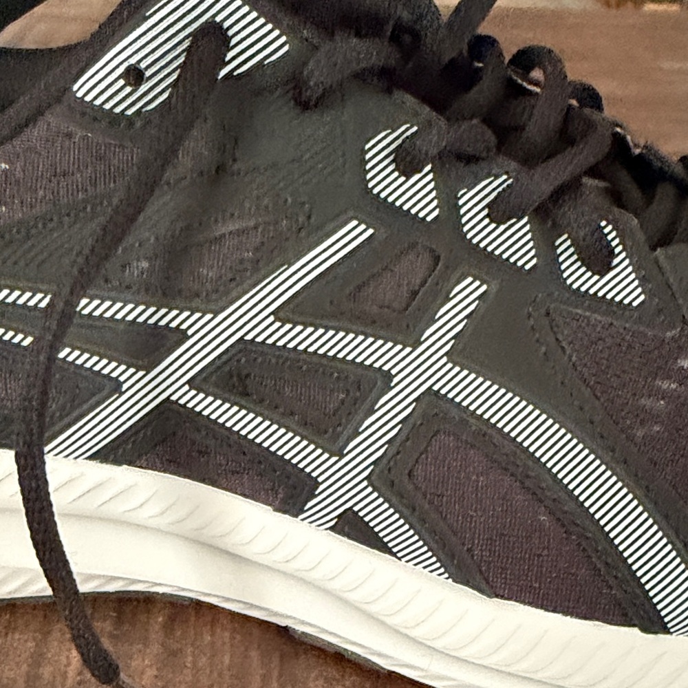 ASICS Black and White Athletic Sneakers men’s 9.5 - Picture 7 of 7